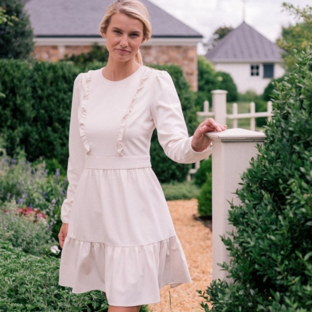 NWT Gal Meets Glam Hayley Ruffle Detail Long Sleeve Dress Crème size 6
